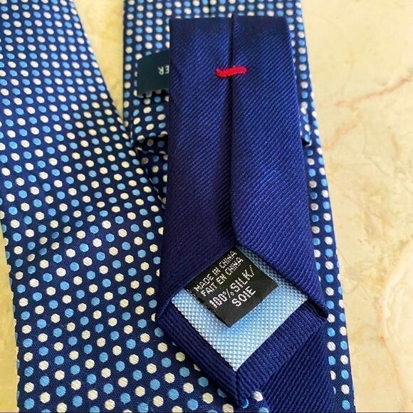 BNWOT Tommy Hilfiger 100% Silk Vintage Dot Tie - Picture 2 of 6